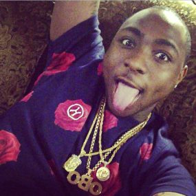 PHOTO:Davido shows off his very expensive jewelry 