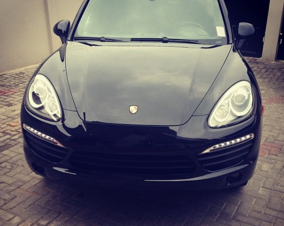 Photo: Wizkid replaces his crashed Porsche with a brand new one