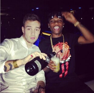 [PHOTO] Wizkid & Liam From One Direction Pop £1.2 Million Champagne 